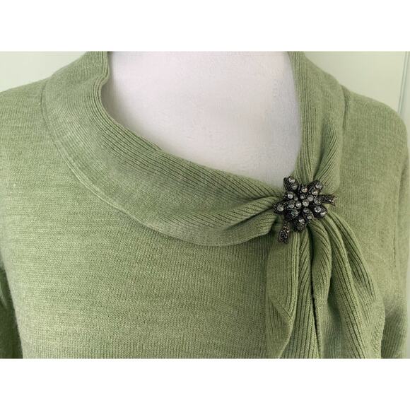 APT 9 WOMEN’S SWEATER LIGHTWEIGHT SZ M LIGHT GREEN WITH JEWELED PIN - Picture 2 of 16